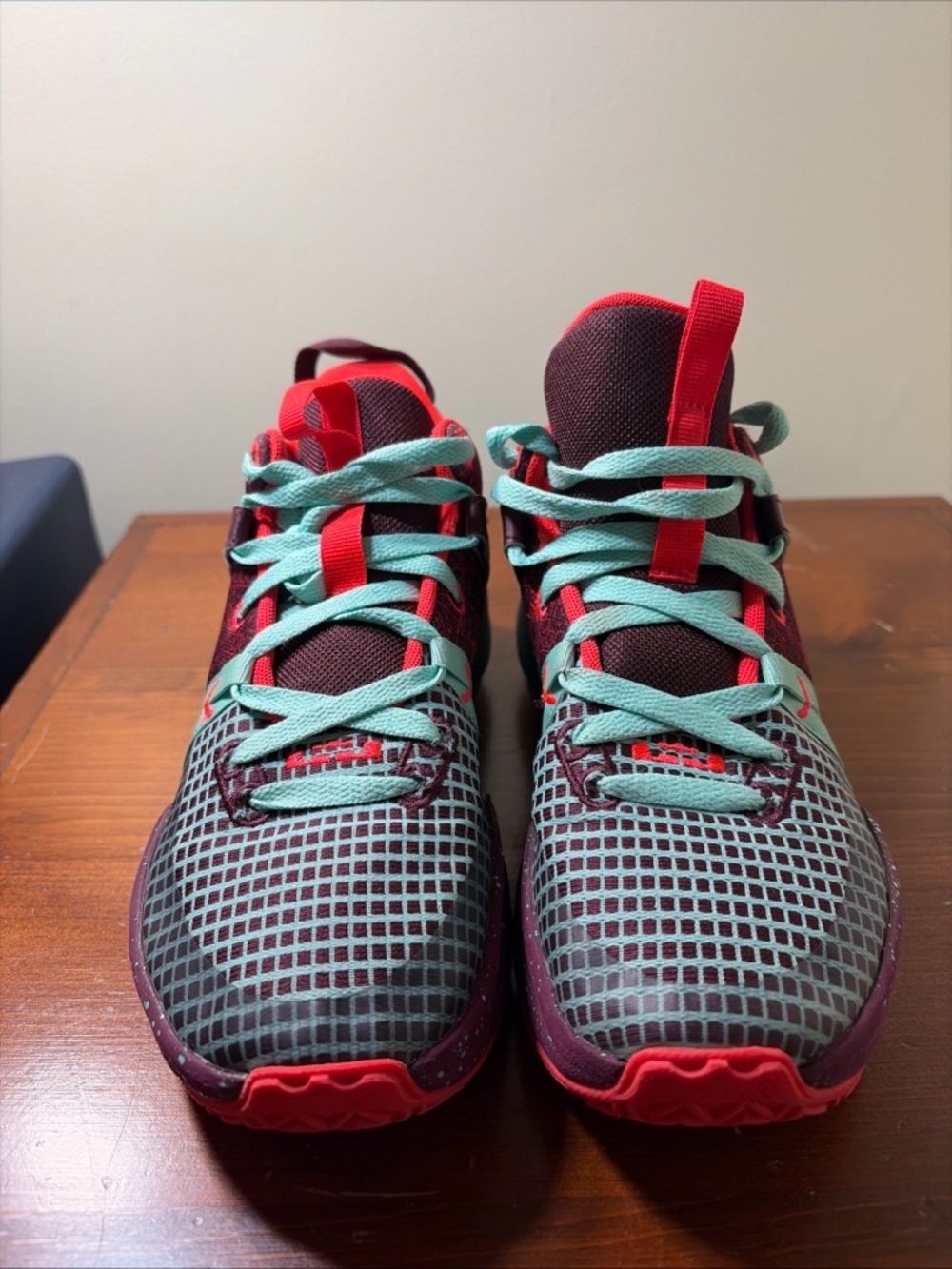 Nike LeBron Witness 7 youth size 6 multi color Basketball Shoes